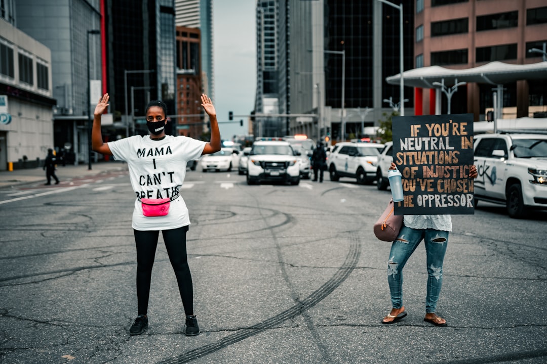 Howie Mandel Defends Edgy Comedians