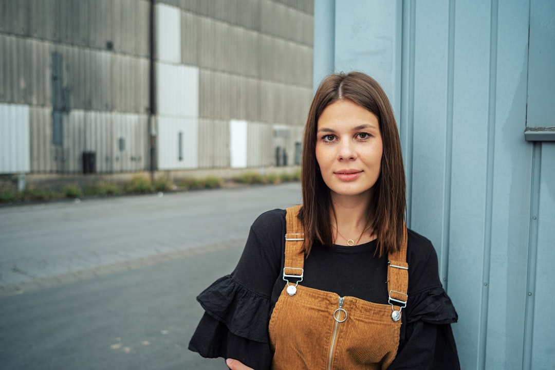 Hannah Einbinder Slams AI